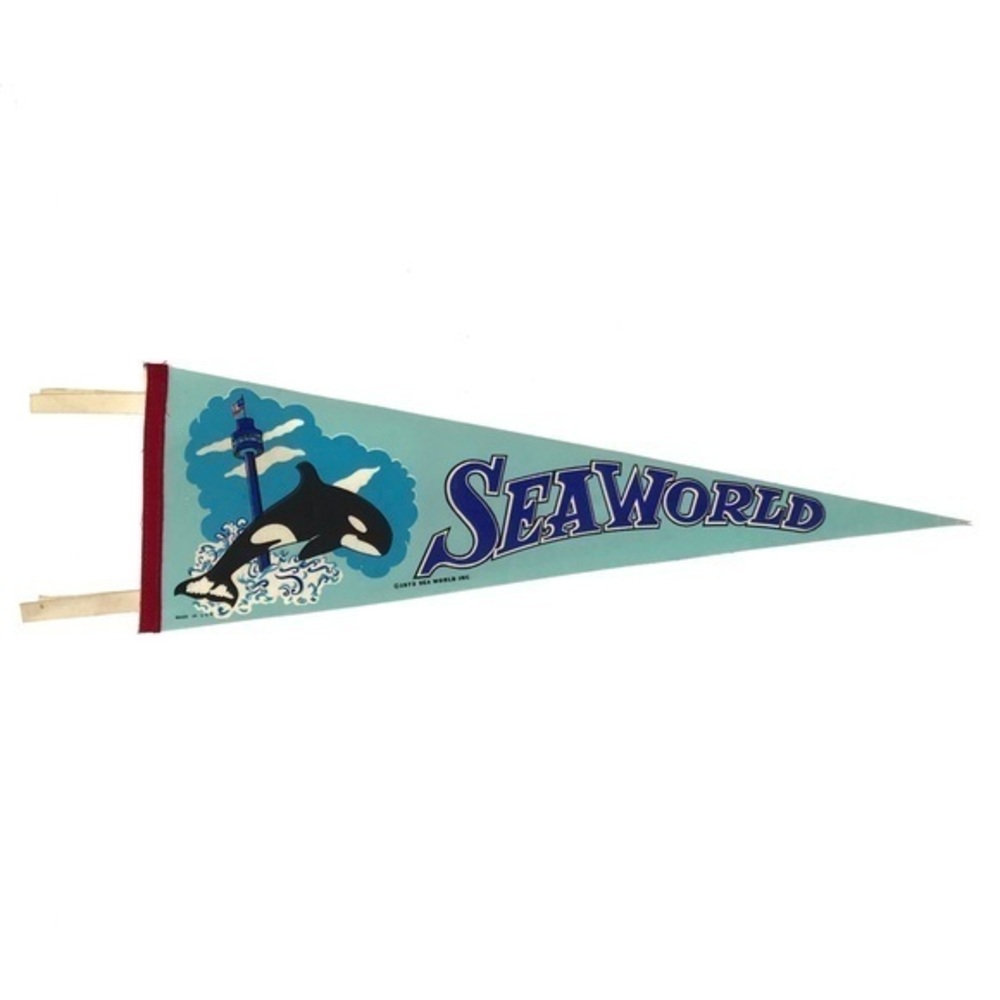 Vintage Seaworld Souvenir Pennant Flag 1973